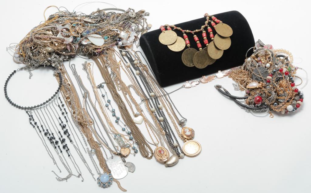 FASHION JEWELRY INCLUDING GROUP OF NICE CHAINS.: Mid-20th â€“ early 21st century. Nice group with a variety of designs. Marked pieces by Avon, Lia Sophia, Napier, Monet and Coro.