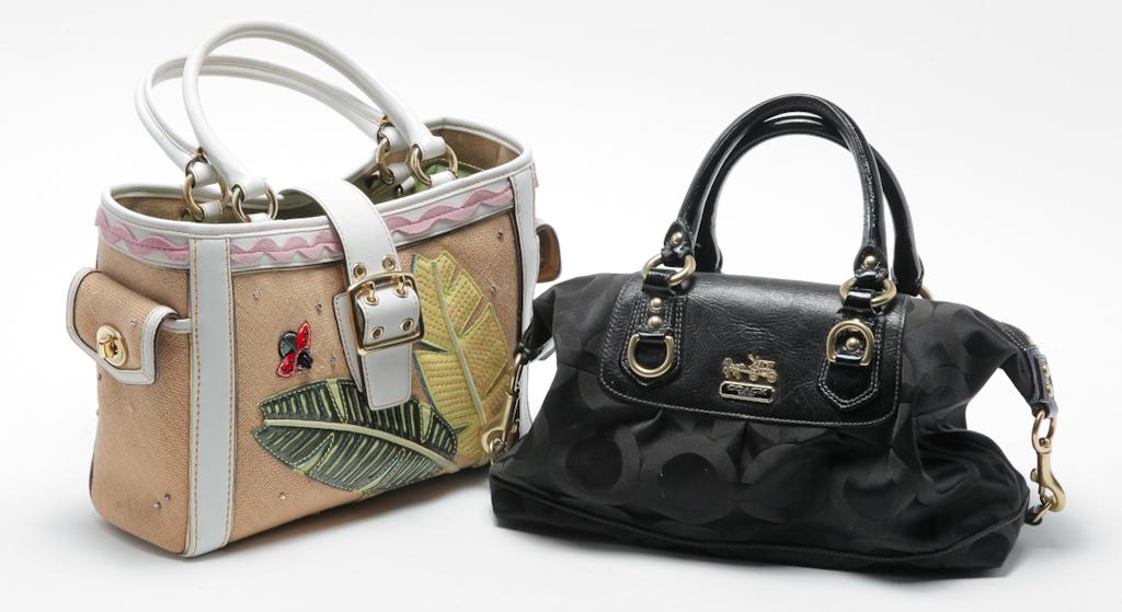 TWO VINTAGE COACH HANDBAGS. (1 of 5)