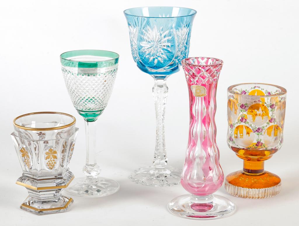 FIVE PIECES OF EUROPEAN GLASS. (1 of 2)