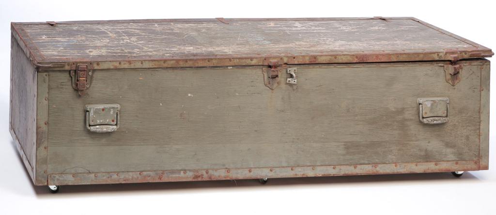 AMERICAN TOOL CHEST. (1 of 5)