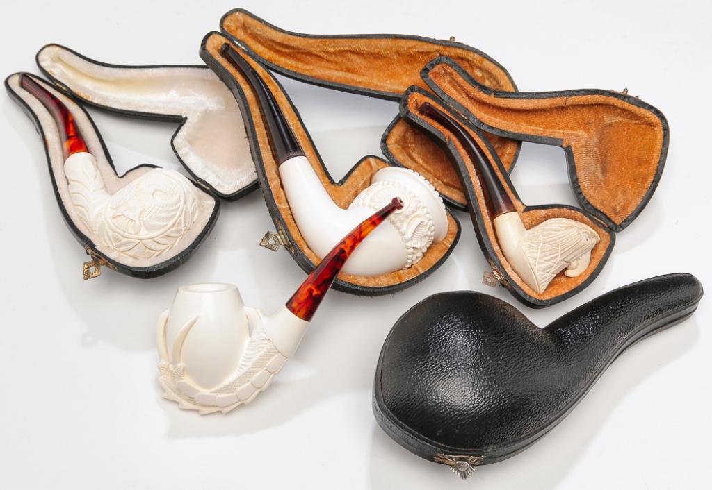 FOUR EUROPEAN MEERSHAUM PIPES. (1 of 4)