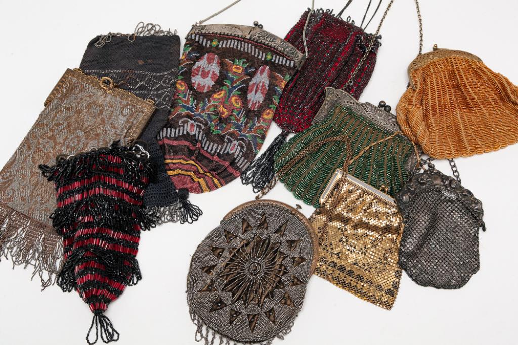GROUP OF TEN VINTAGE BEADED AND MESH PURSES. (1 of 4)