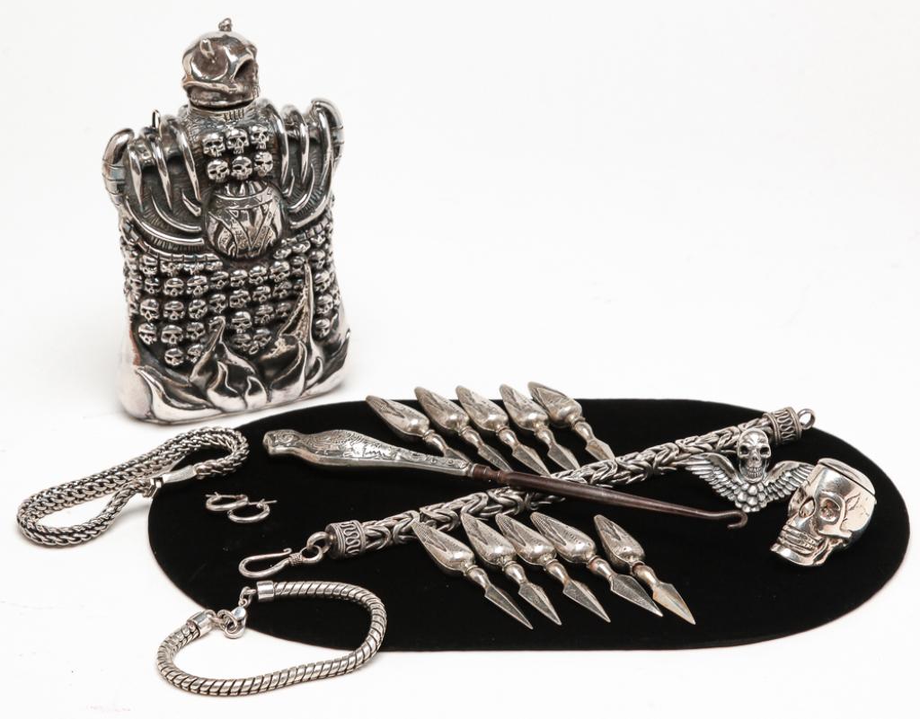 SMALL GROUP OF STERLING & SILVER PLATED ITEMS. (1 of 4)