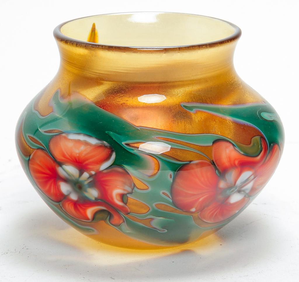 CHARLES LOTTON ART GLASS VASE. (1 of 1)