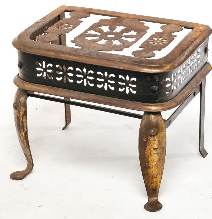 ENGLISH FOOTMAN OR KETTLE STAND. (1 of 1)