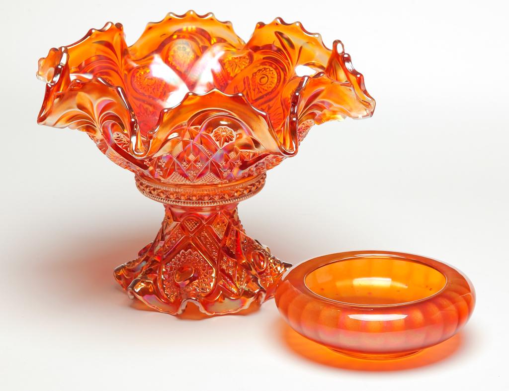 TWO PIECES OF AMERICAN CARNIVAL GLASS. (1 of 4)