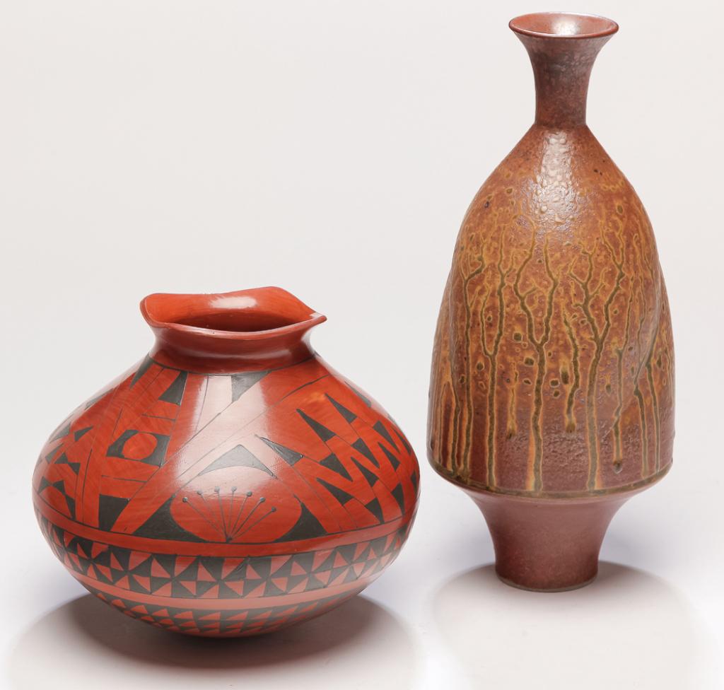 TWO PIECES OF CONTEMPORARY AMERICAN POTTERY. (1 of 3)