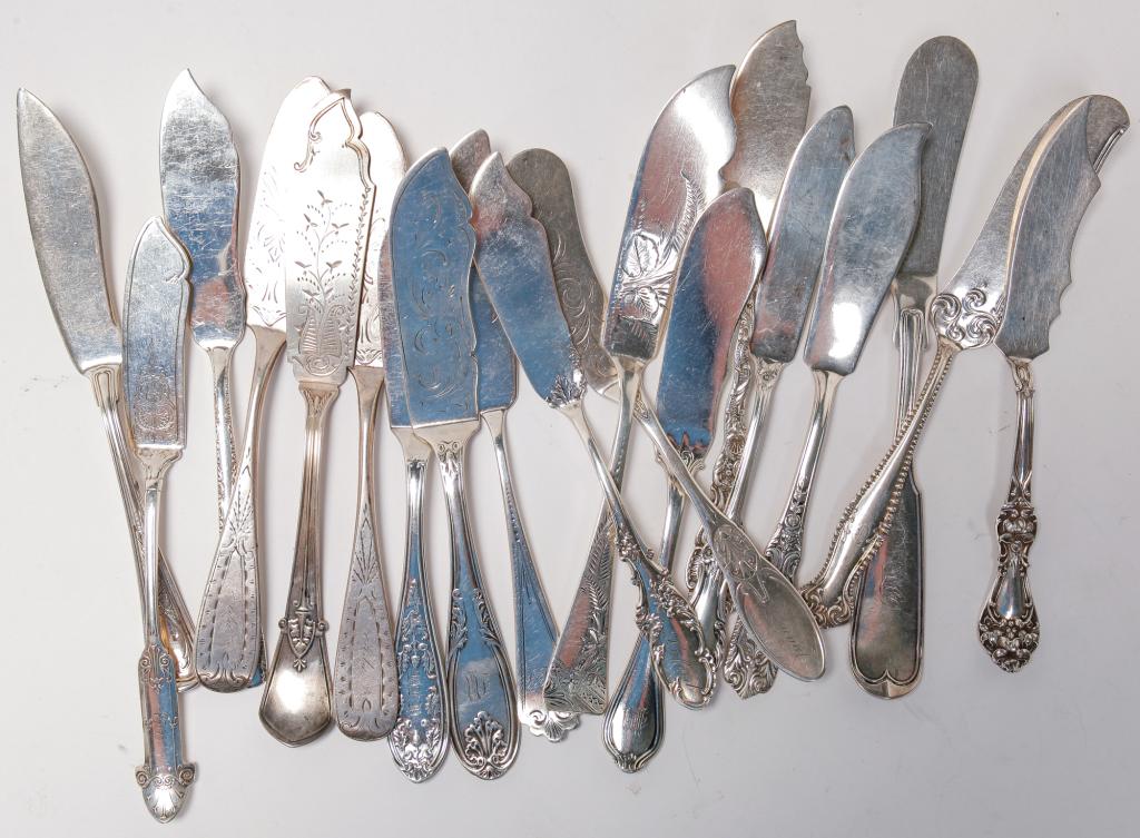 COLLECTION OF AMERICAN STERLING BUTTER KNIVES. (1 of 1)