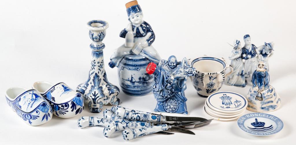 GROUP OF EUROPEAN BLUE AND WHITE CHINA. (1 of 2)