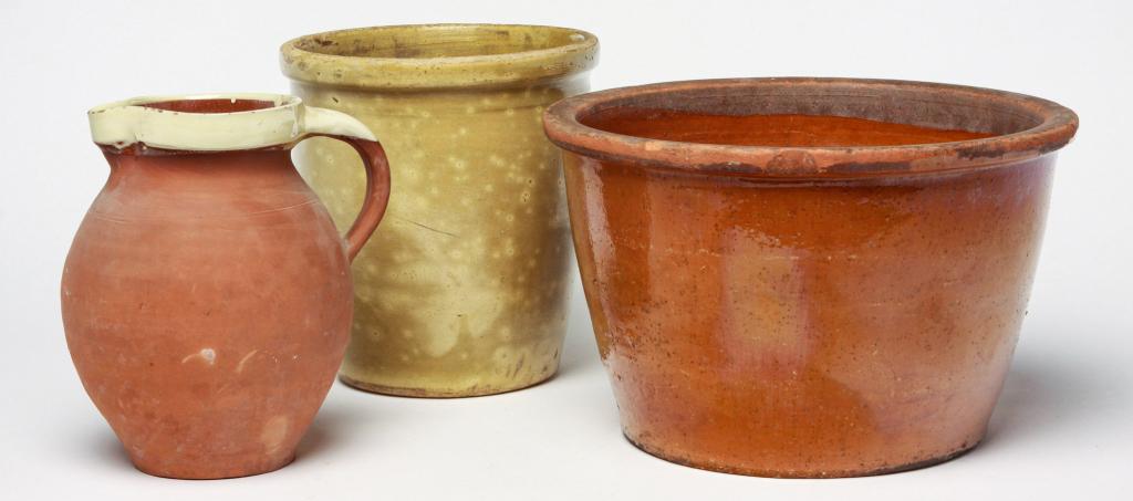 THREE PIECES OF EARTHEN WARE. (1 of 2)