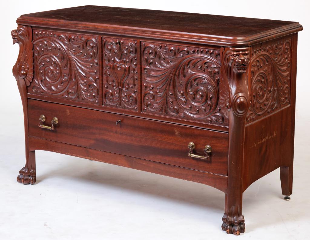 AMERICAN BLANKET CHEST. (1 of 4)