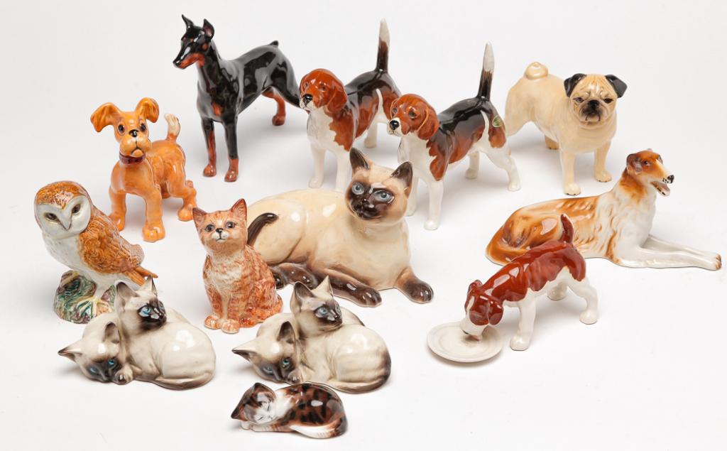 TWELVE EUROPEAN FIGURINES. (1 of 4)