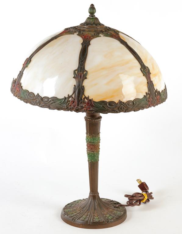 AMERICAN PANELED SLAG GLASS TABLE LAMP. (1 of 4)