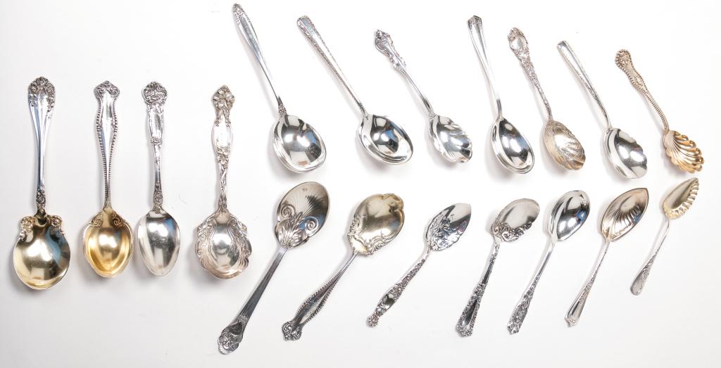 GROUP OF AMERICAN STERLING SPOONS. (1 of 1)