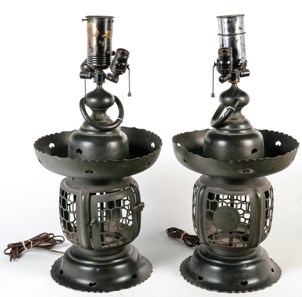 A PAIR OF ASIAN BRONZE TABLE LAMPS. (1 of 2)