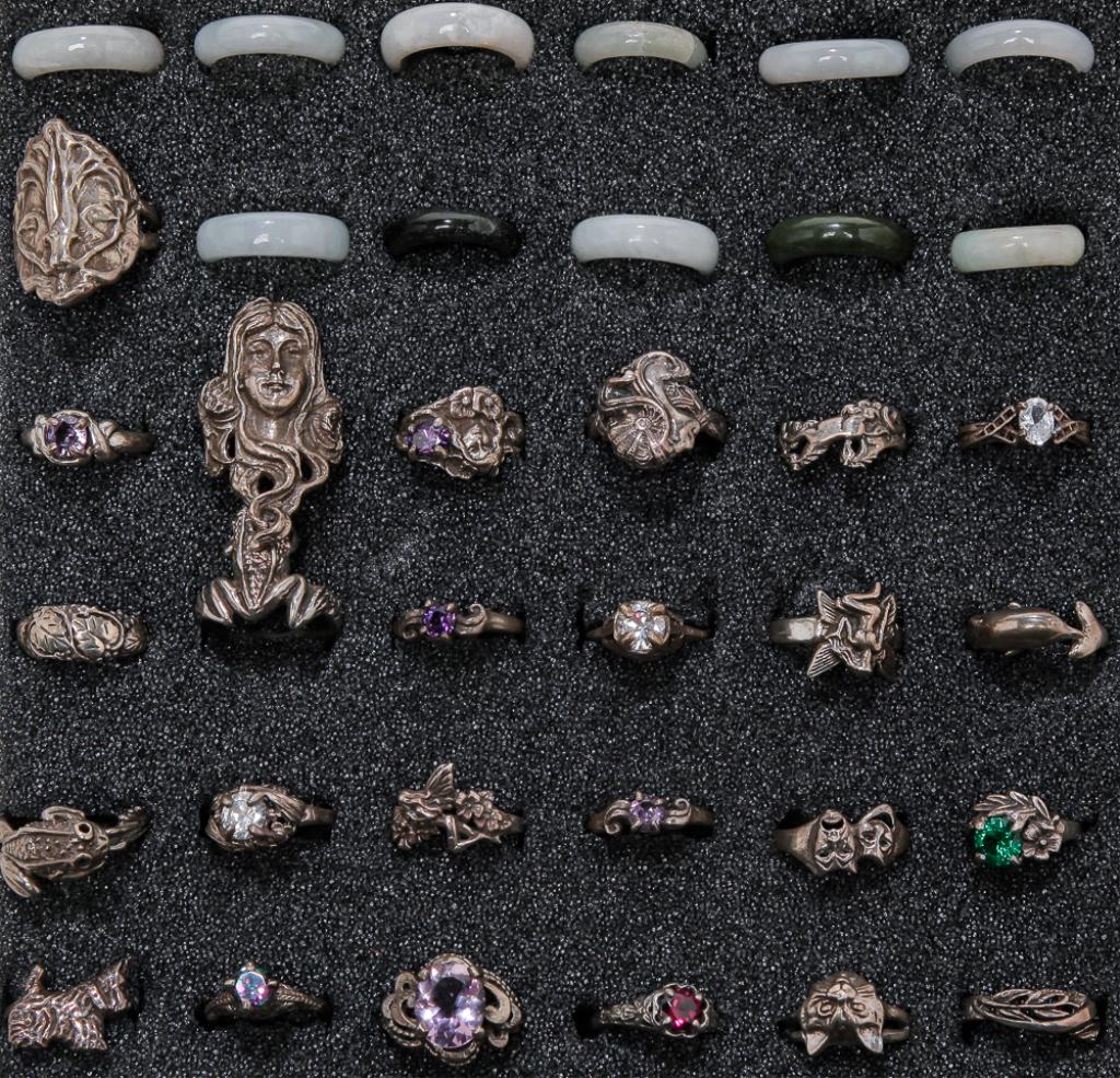 GROUP OF STERLING AND CARVED JADEITE RINGS. (1 of 2)