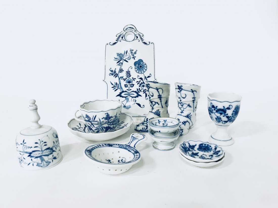 GROUP OF EUROPEAN PORCELAIN. (1 of 1)