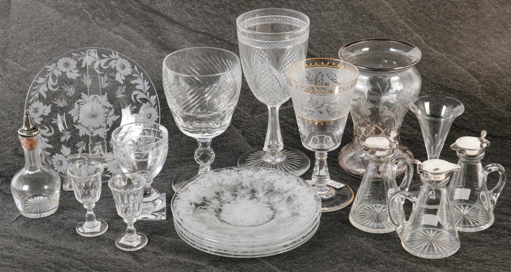 SIXTEEN PIECES OF CLEAR LEAD CRYSTAL. (1 of 2)