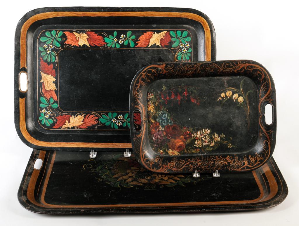 THREE AMERICAN TOLE TRAYS. (1 of 3)