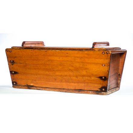 PRIMITIVE COUNTRY DOUGH BOX. (1 of 4)