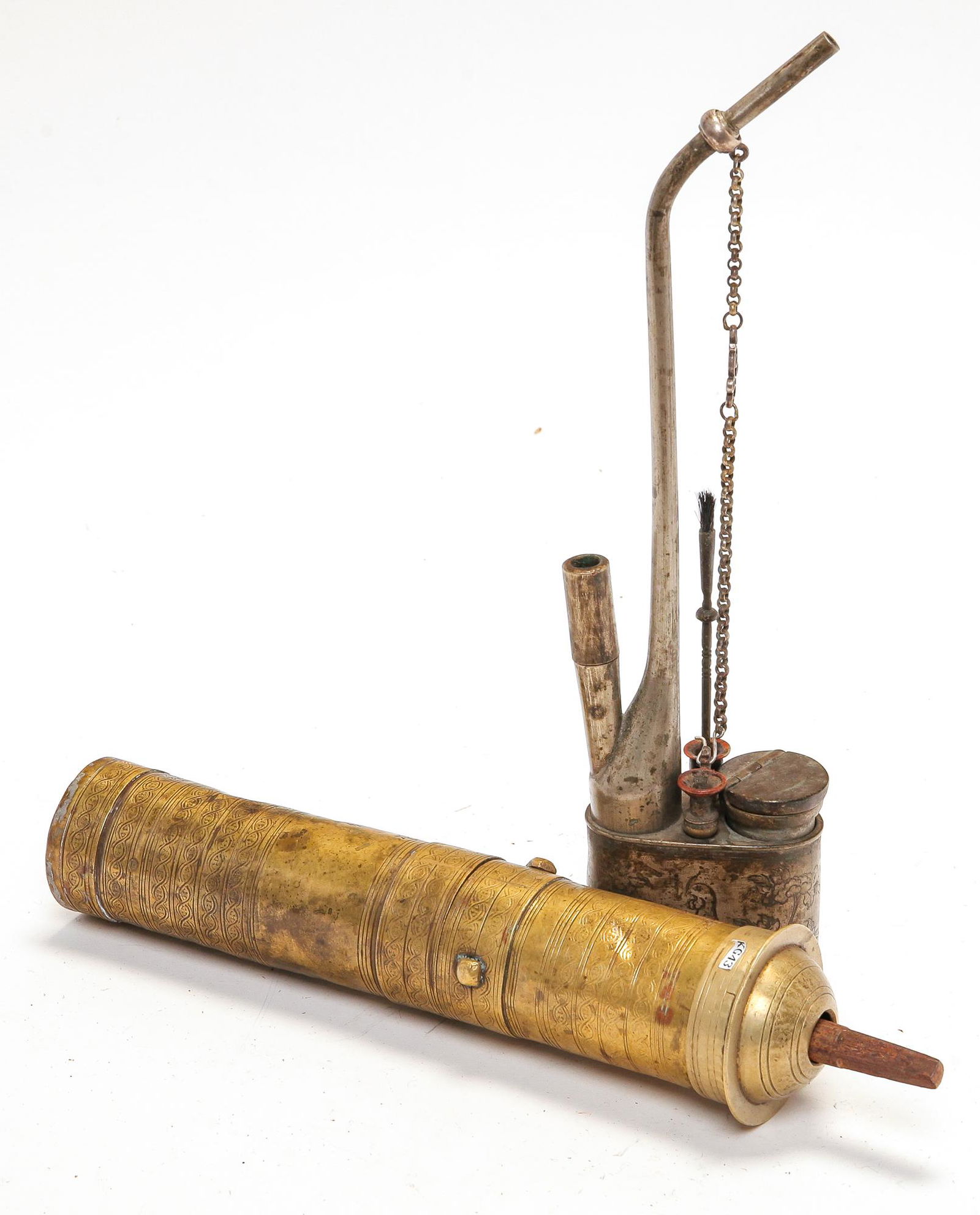 CHINESE PIPE AND TURKISH GRINDER (1 of 3)