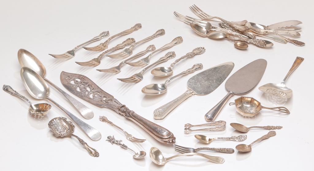 GROUP OF MISCELLANEOUS STERLING FLATWARE. (1 of 4)