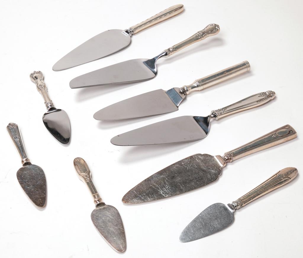 NINE HOLLOW HANDLED SERVING PIECES. (1 of 1)