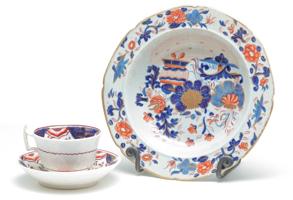 TWO PIECES OF ENGLISH CHINA. (1 of 5)