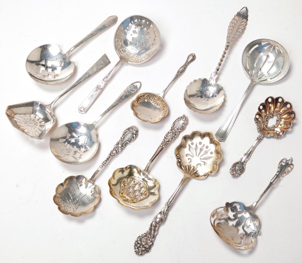 TWELVE AMERICAN STERLING SERVICE SPOONS. (1 of 1)