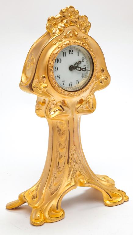 AMERICAN GILDED NEW HAVEN MANTLE CLOCK. (1 of 1)