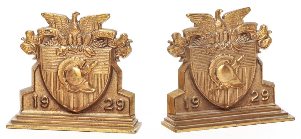 TWO PAIRS OF AMERICAN BOOKENDS. (1 of 1)