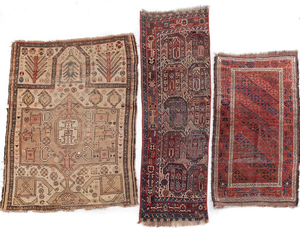 THREE ORIENTAL AREA  RUGS. (1 of 4)