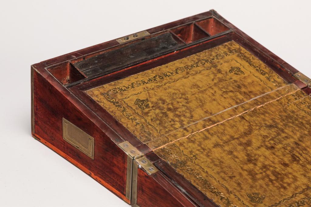 ENGLISH LAP DESK. (1 of 5)