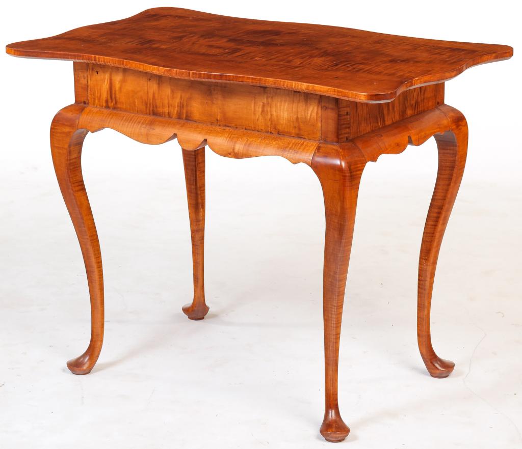 DAVID PRUETT QUEEN ANNE STYLE TEA TABLE. (1 of 3)