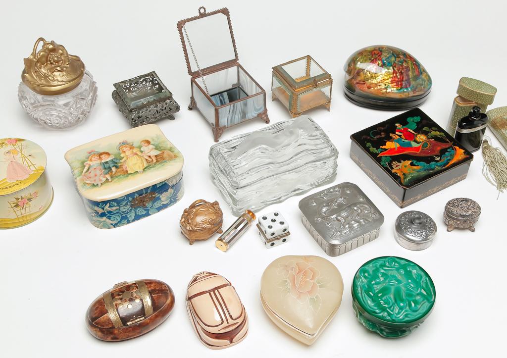 GROUP SMALL BOXES, JARS  AND PERFUMES. (1 of 2)