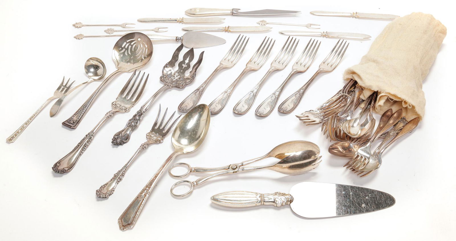 GROUP OF AMERICAN SILVER PLATE FLATWARE. (1 of 5)