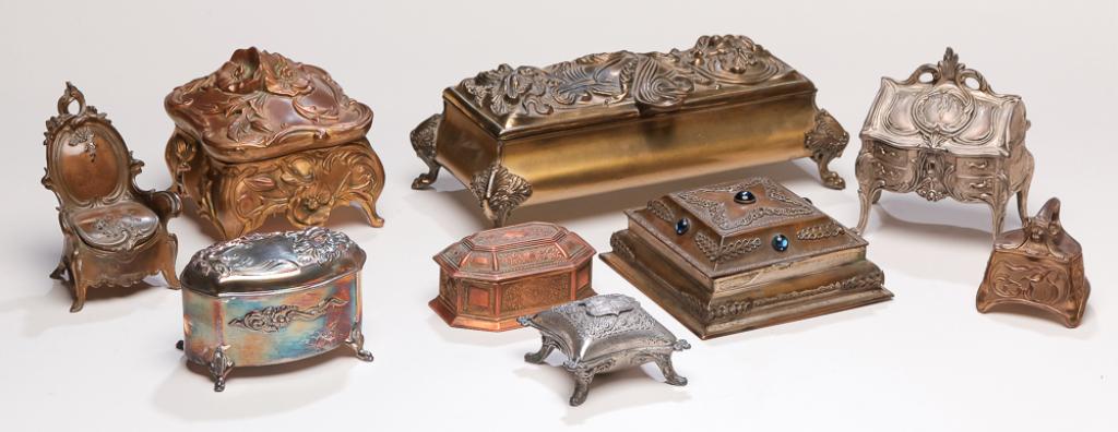 NINE AMERICAN TRINKET BOXES. (1 of 3)