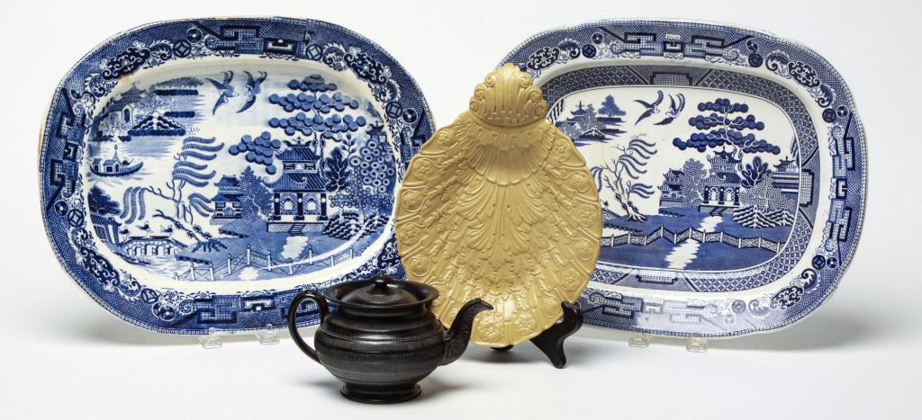 FOUR PIECES OF ENGLISH CHINA. (1 of 2)