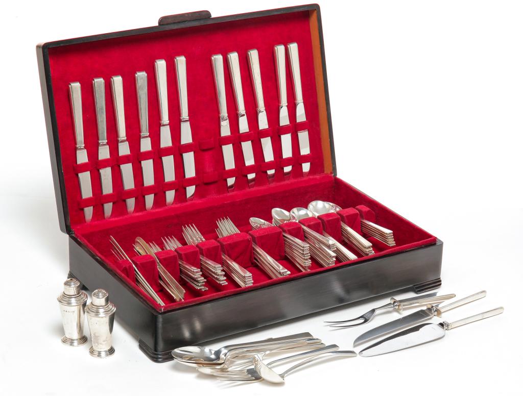 SET OF LUNT "MODERN CLASSIC" STERLING FLATWARE. (1 of 2)