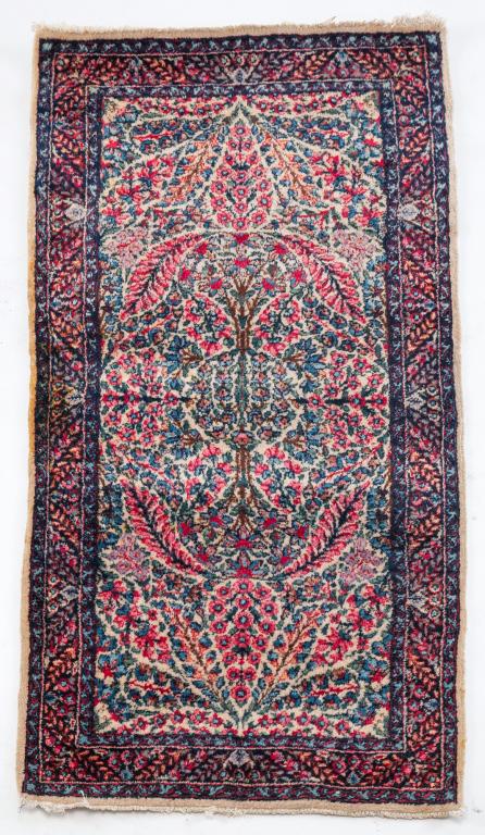HAND WOVEN ORIENTAL AREA RUG. (1 of 2)