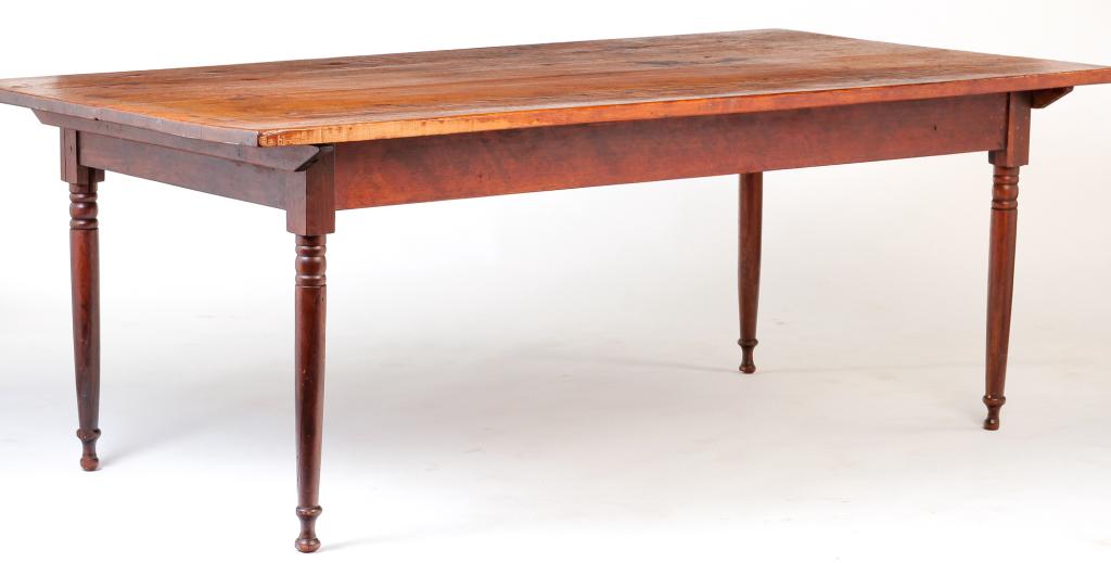 AMERICAN COUNTRY FARM TABLE. (1 of 2)