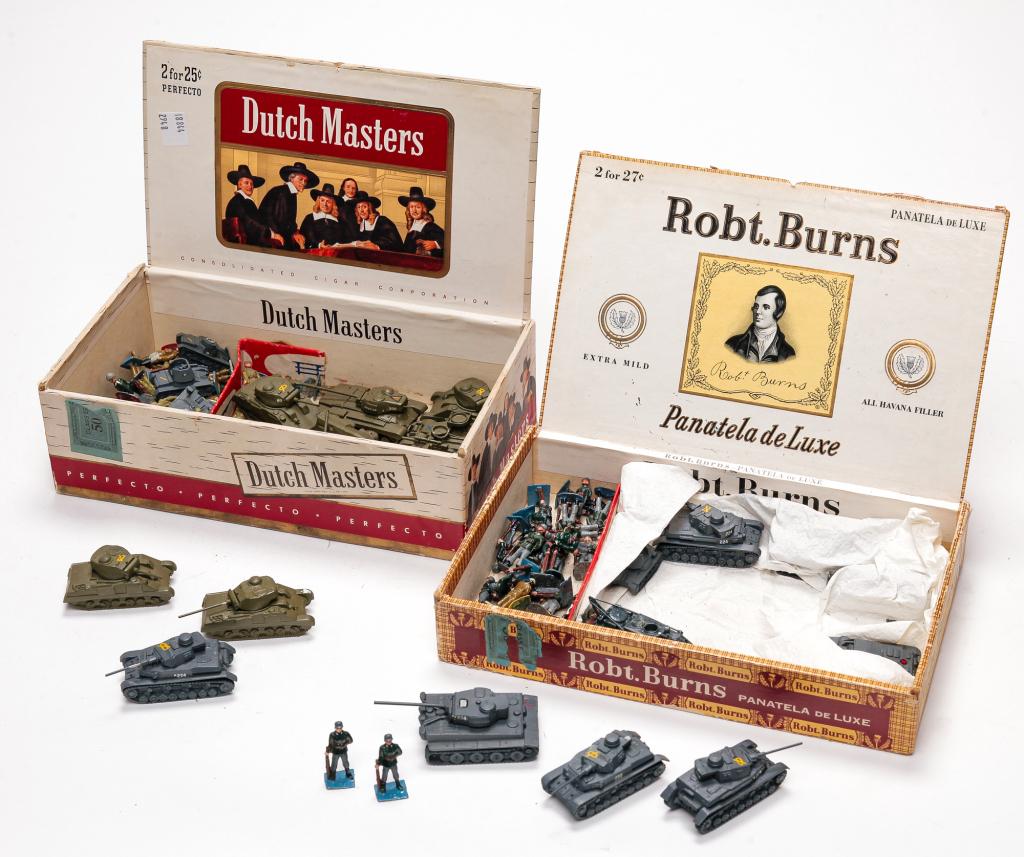 GROUP OF LEAD TOY SOLDIERS AND TANKS (1 of 3)