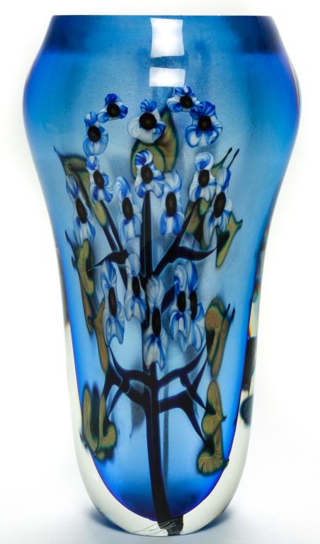 JOHN LOTTON TALL CASED ART GLASS VASE. (1 of 2)