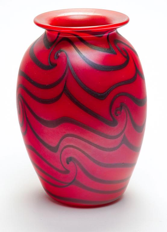 LOTTON RED ART GLASS VASE. (1 of 2)