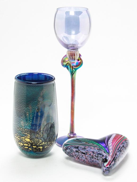 THREE PIECES OF AMERICAN ART GLASS. (1 of 7)