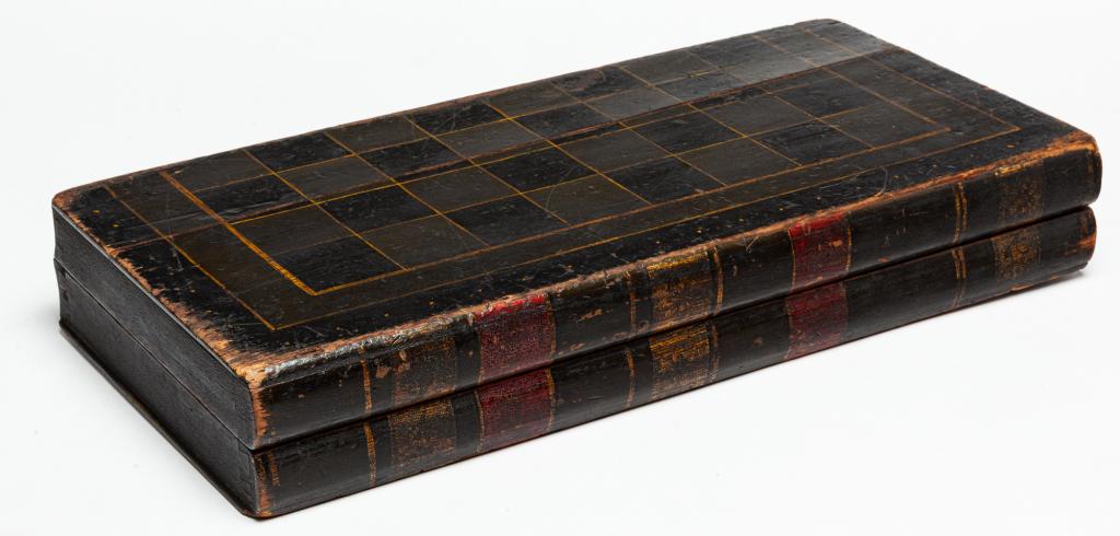 AMERICAN BOOK SHAPED FOLDING GAMEBOARD. (1 of 3)