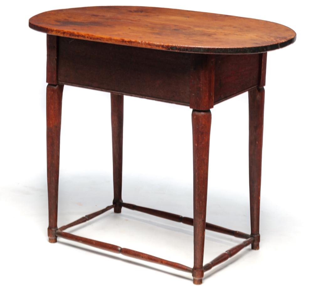 AMERICAN COUNTRY TAVERN TABLE. (1 of 3)