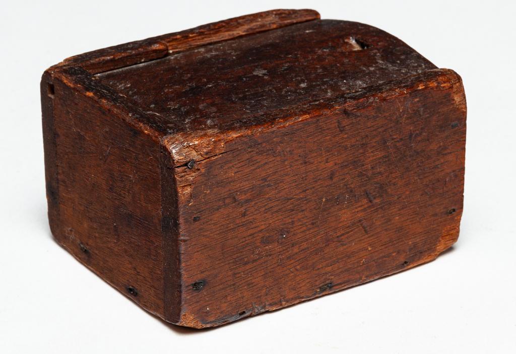AMERICAN MINIATURE SLIDE LID BOX. (1 of 4)