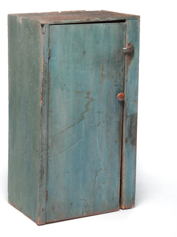 AMERICAN SMALL COUNTRY CUPBOARD. (1 of 3)