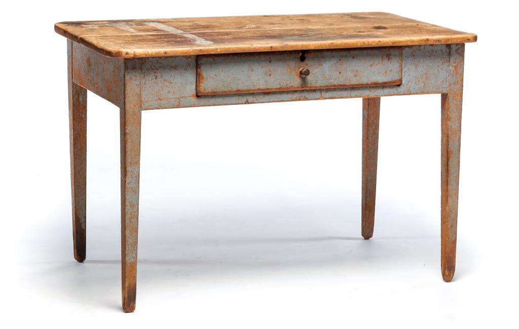 AMERICAN COUNTRY TABLE. (1 of 3)